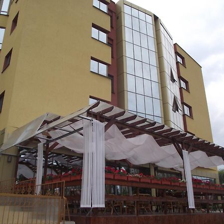 Hotel Flormang كرايوفا المظهر الخارجي الصورة