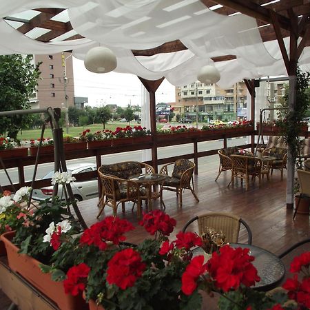 Hotel Flormang كرايوفا المظهر الخارجي الصورة