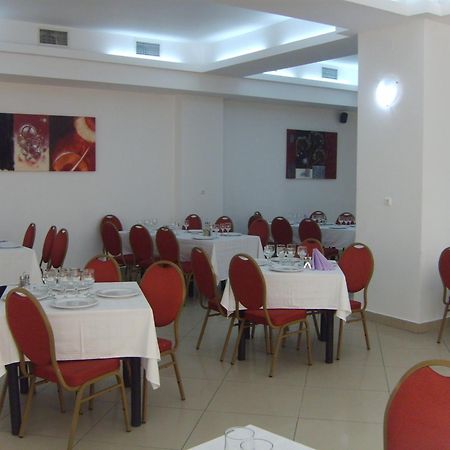 Hotel Flormang كرايوفا المطعم الصورة