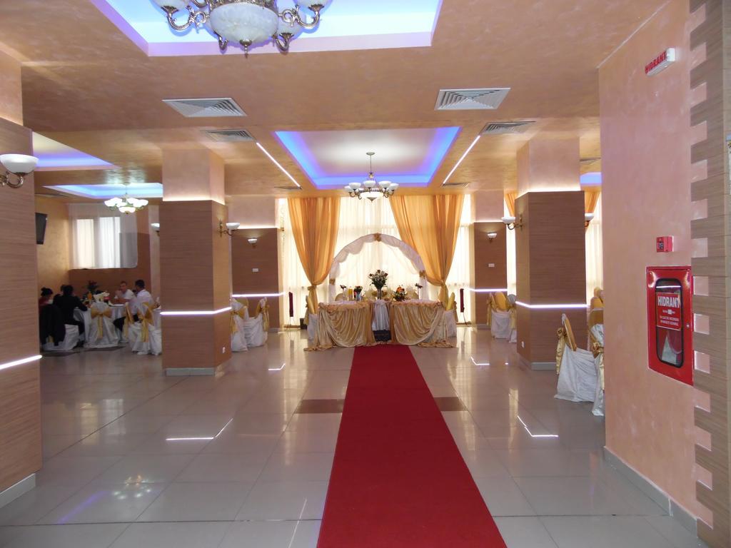 Hotel Flormang كرايوفا المظهر الخارجي الصورة