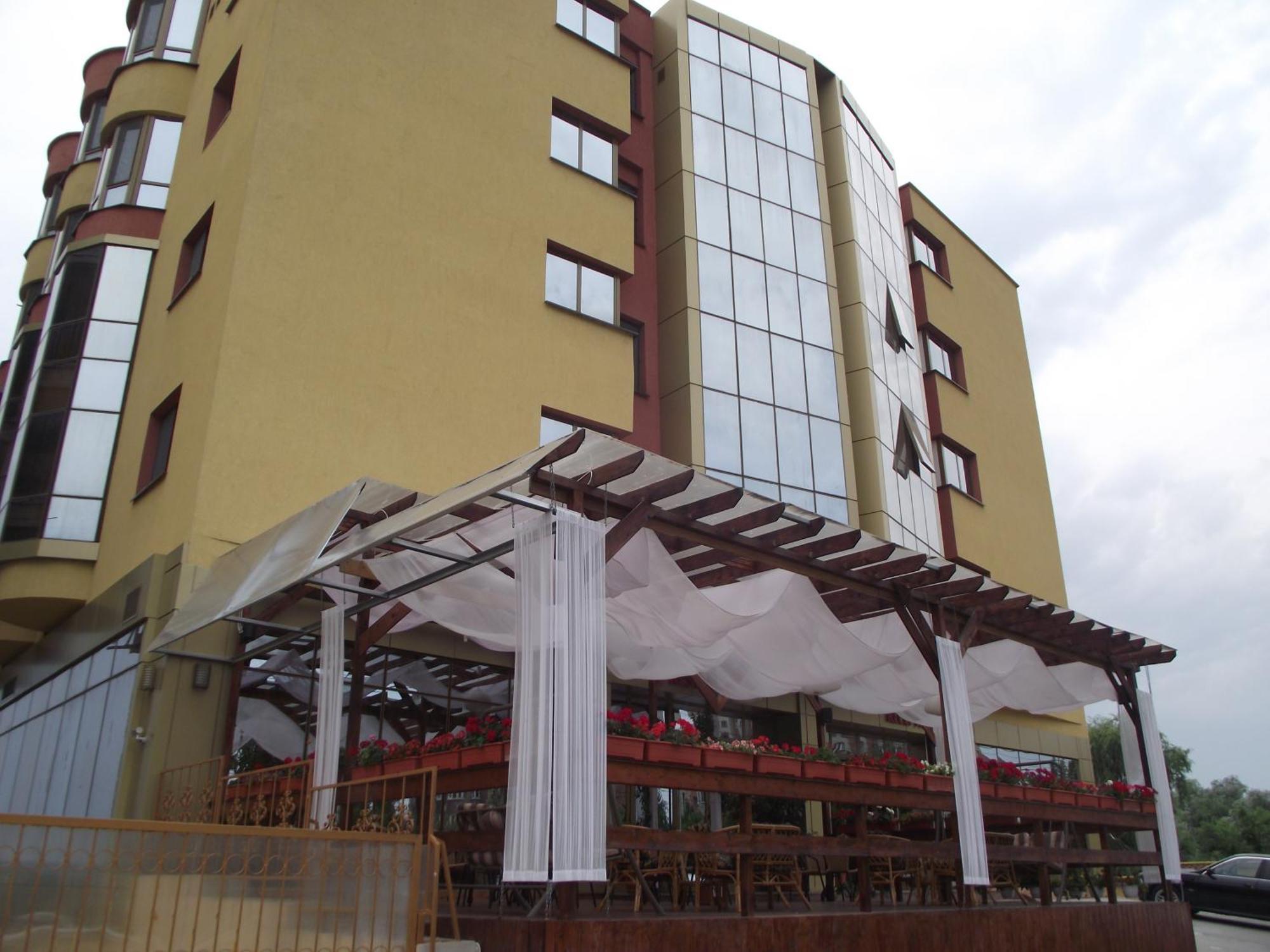 Hotel Flormang كرايوفا المظهر الخارجي الصورة