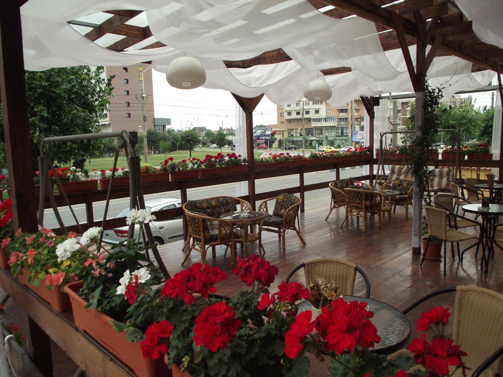 Hotel Flormang كرايوفا المظهر الخارجي الصورة