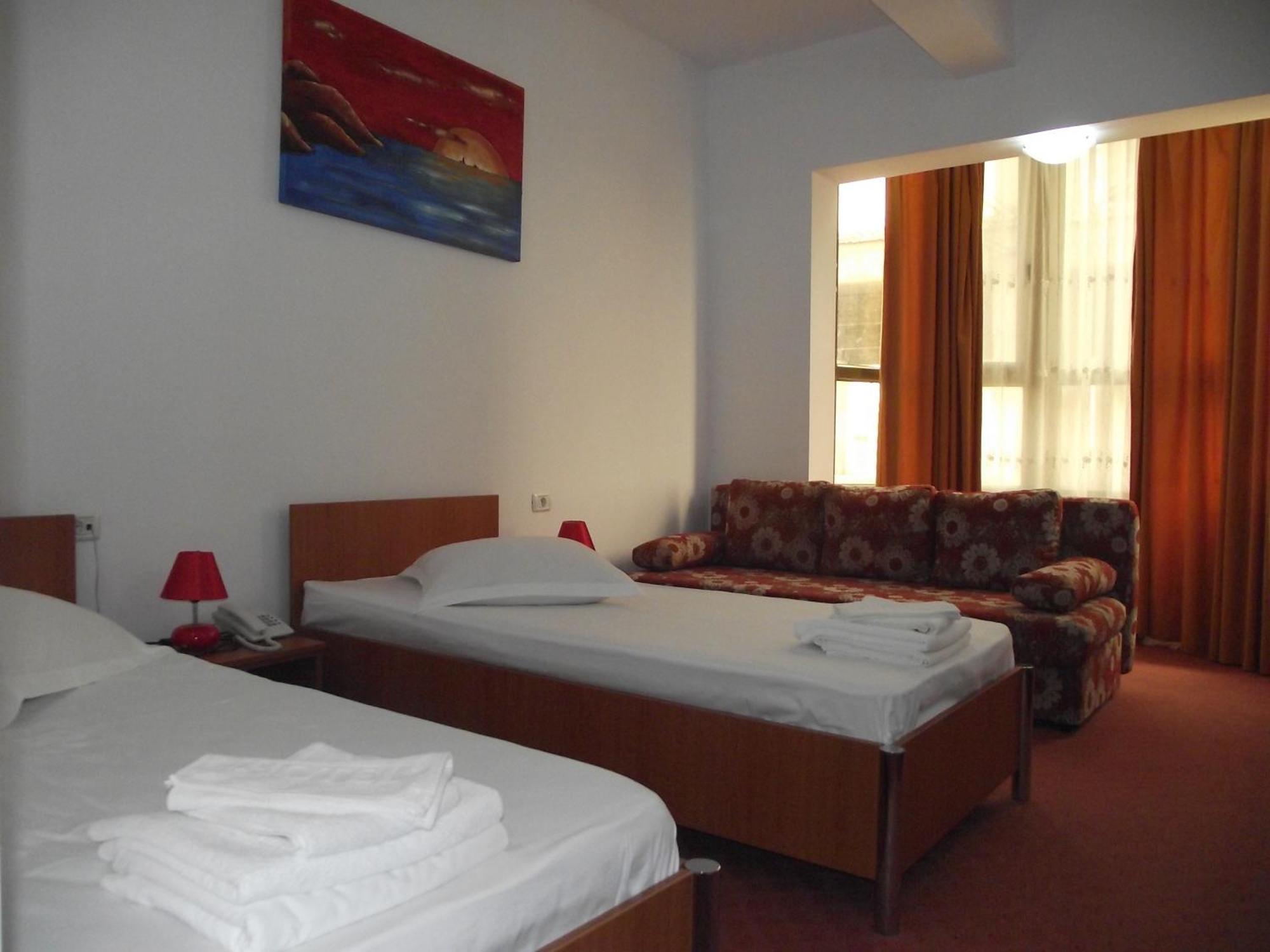 Hotel Flormang كرايوفا المظهر الخارجي الصورة