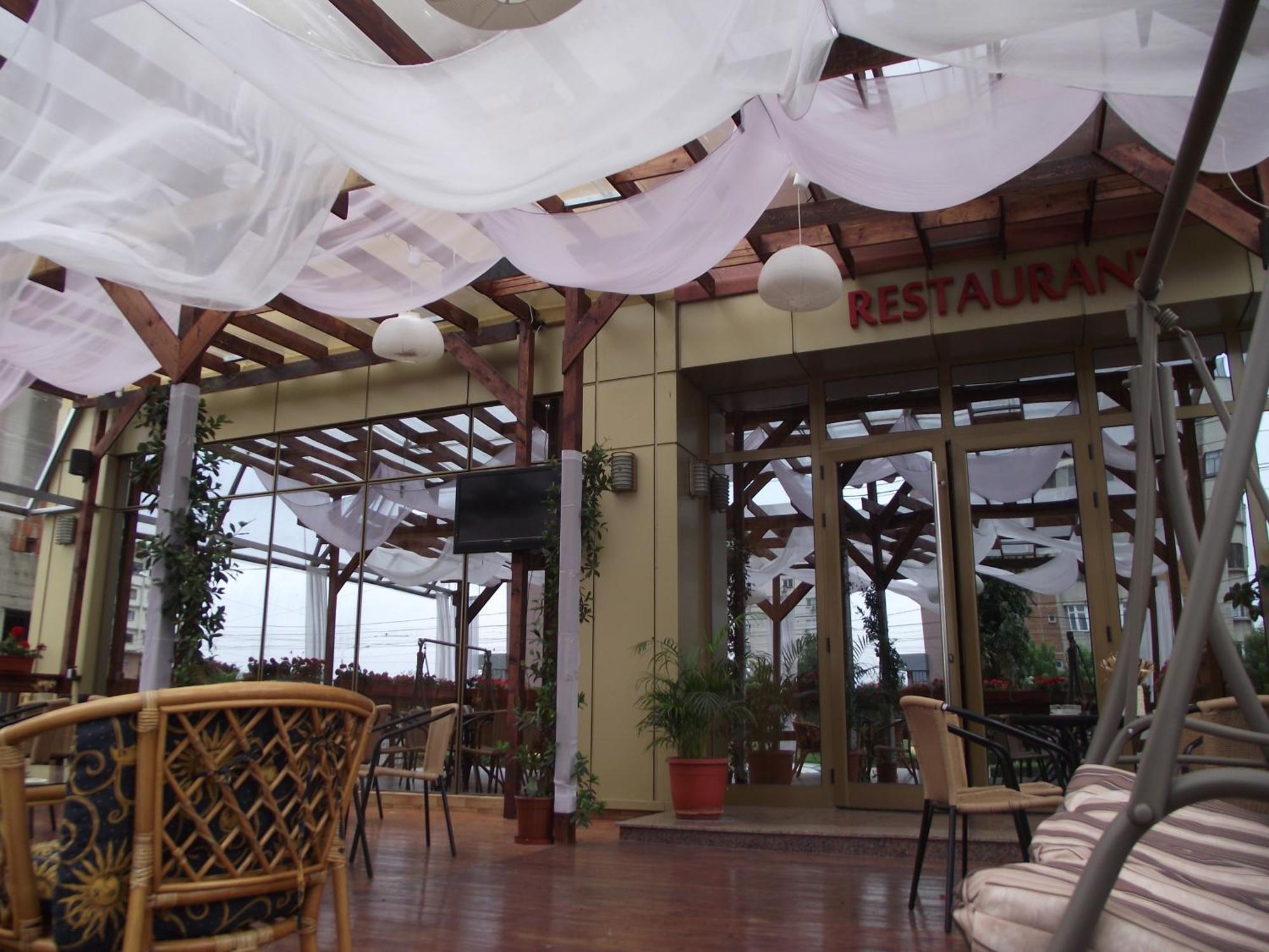 Hotel Flormang كرايوفا المظهر الخارجي الصورة