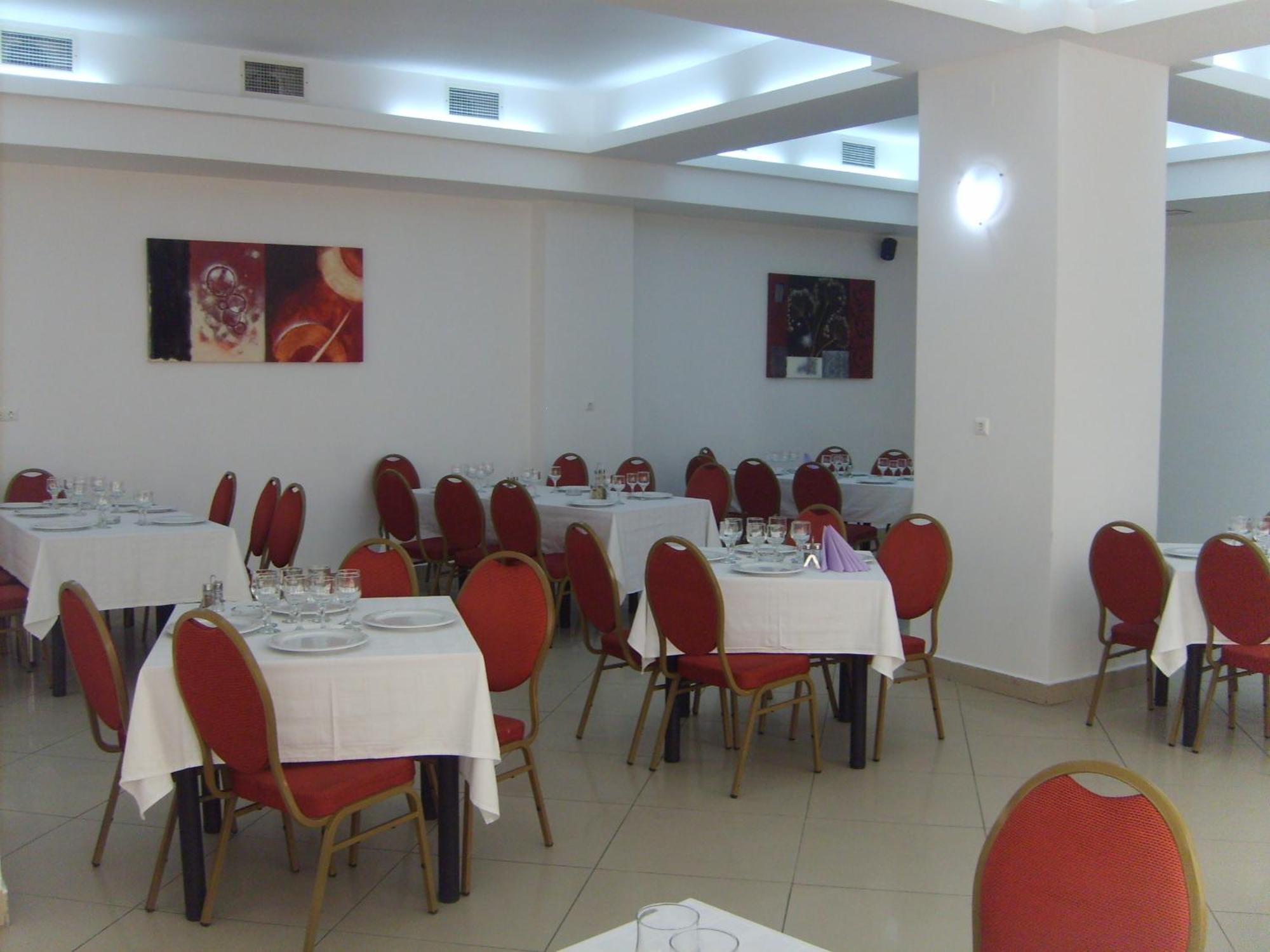 Hotel Flormang كرايوفا المطعم الصورة