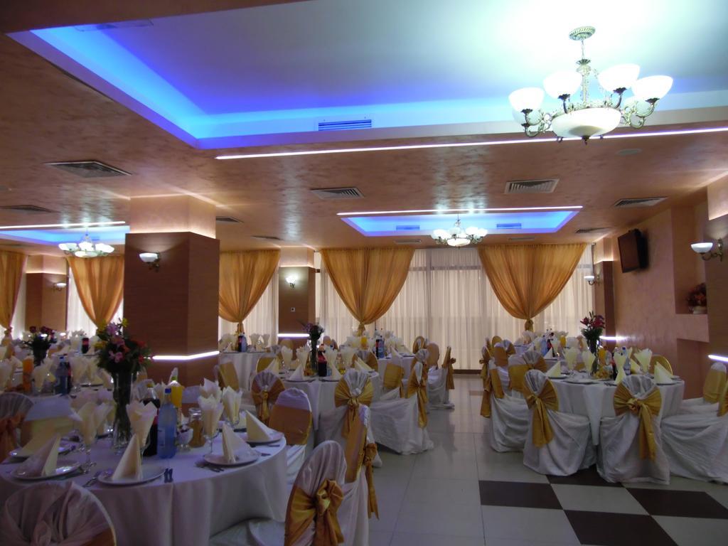 Hotel Flormang كرايوفا المظهر الخارجي الصورة