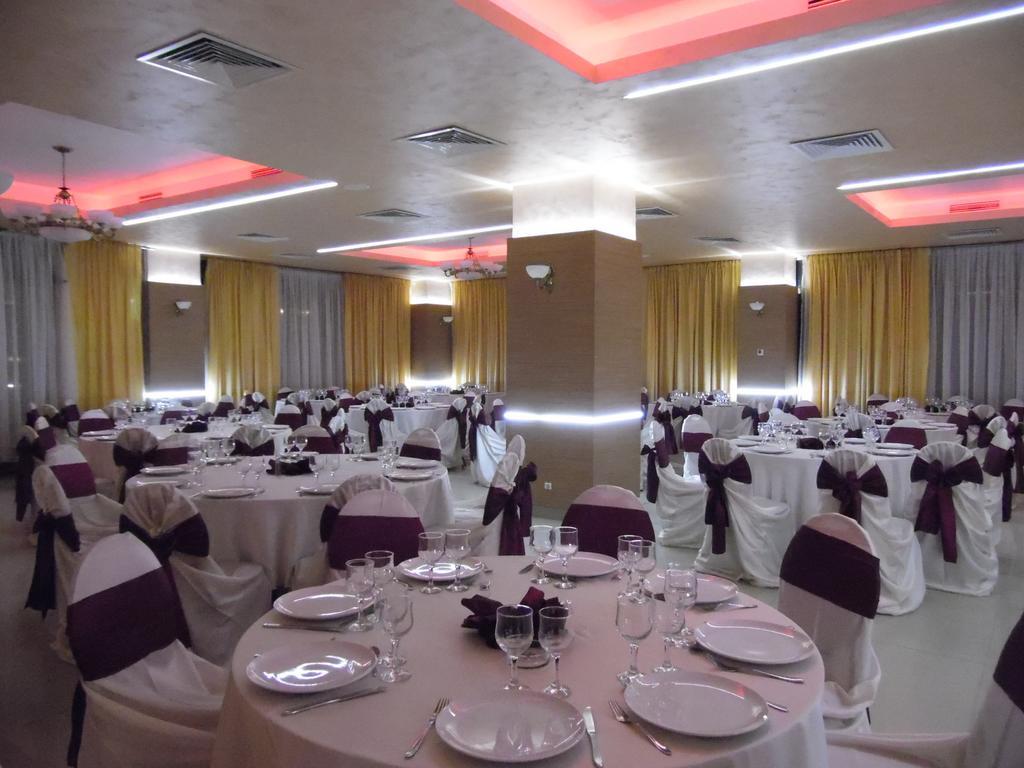 Hotel Flormang كرايوفا المظهر الخارجي الصورة