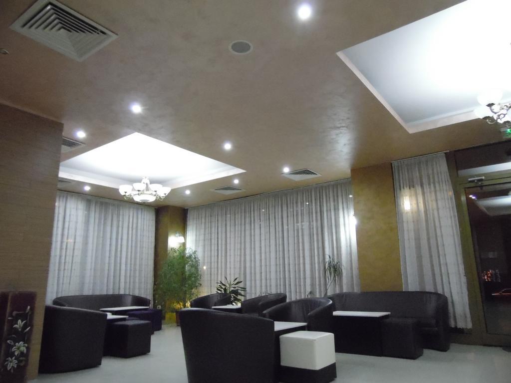 Hotel Flormang كرايوفا المظهر الخارجي الصورة