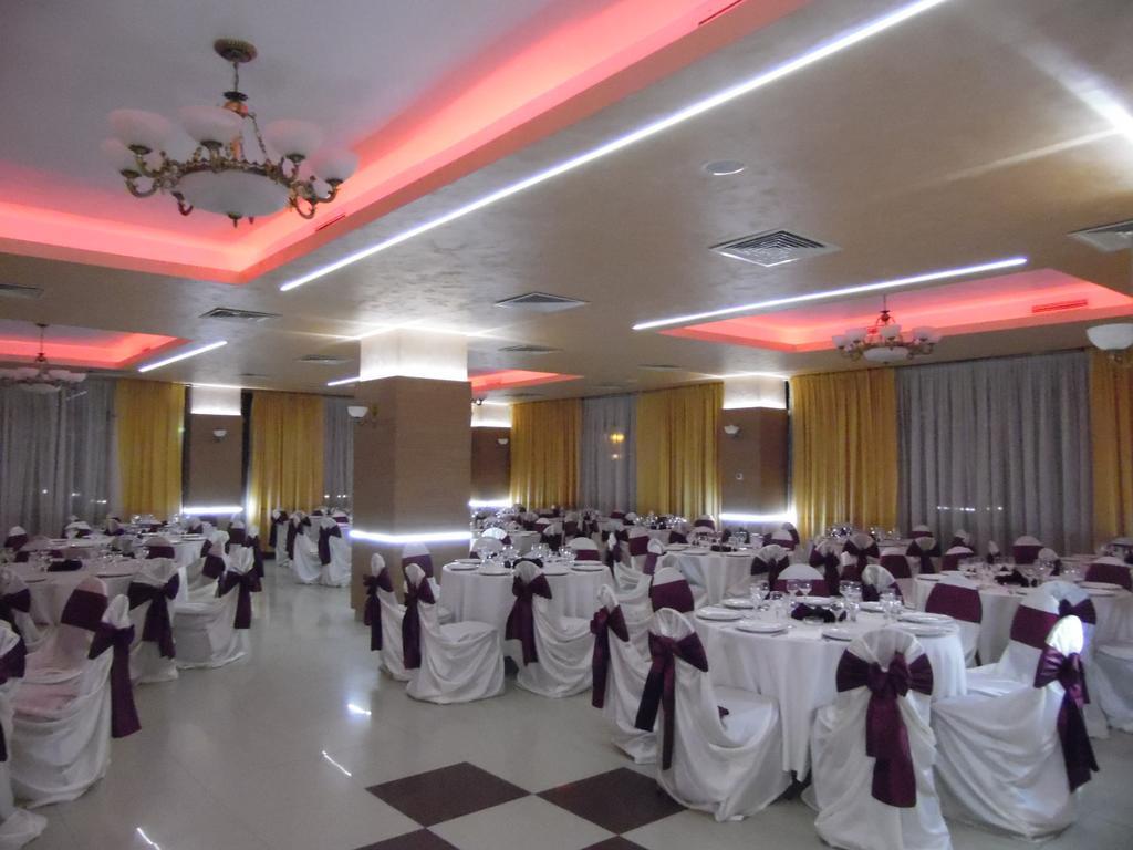 Hotel Flormang كرايوفا المظهر الخارجي الصورة