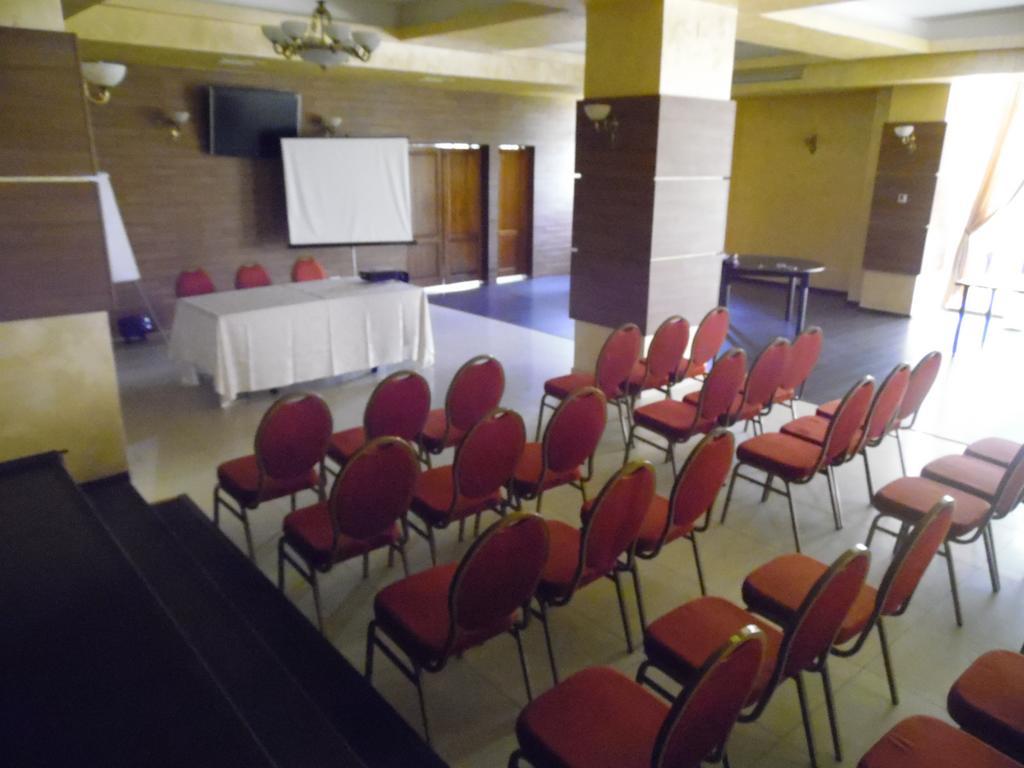 Hotel Flormang كرايوفا المظهر الخارجي الصورة