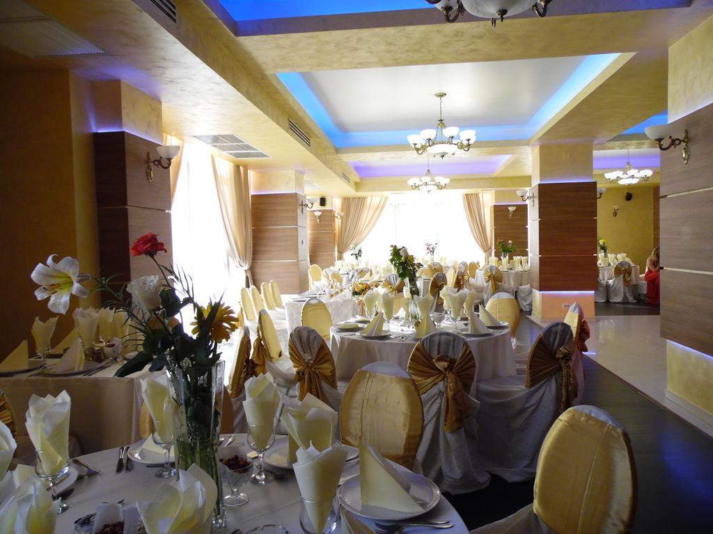 Hotel Flormang كرايوفا المظهر الخارجي الصورة