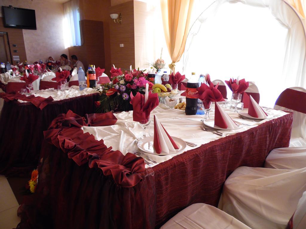 Hotel Flormang كرايوفا المظهر الخارجي الصورة