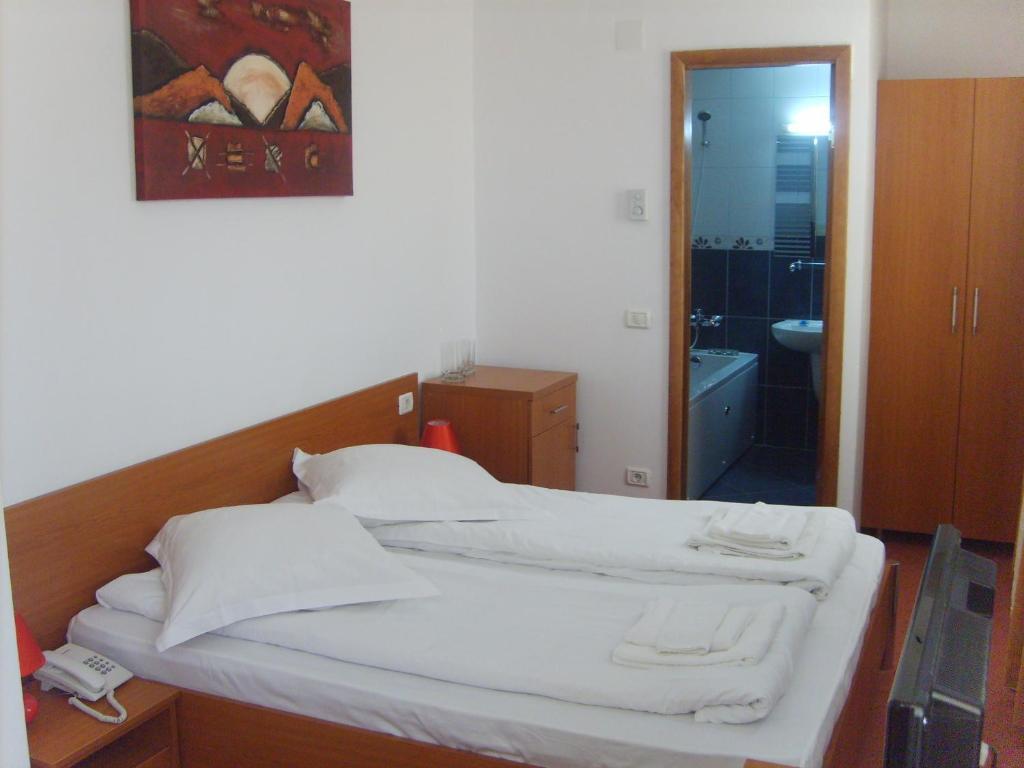 Hotel Flormang كرايوفا الغرفة الصورة