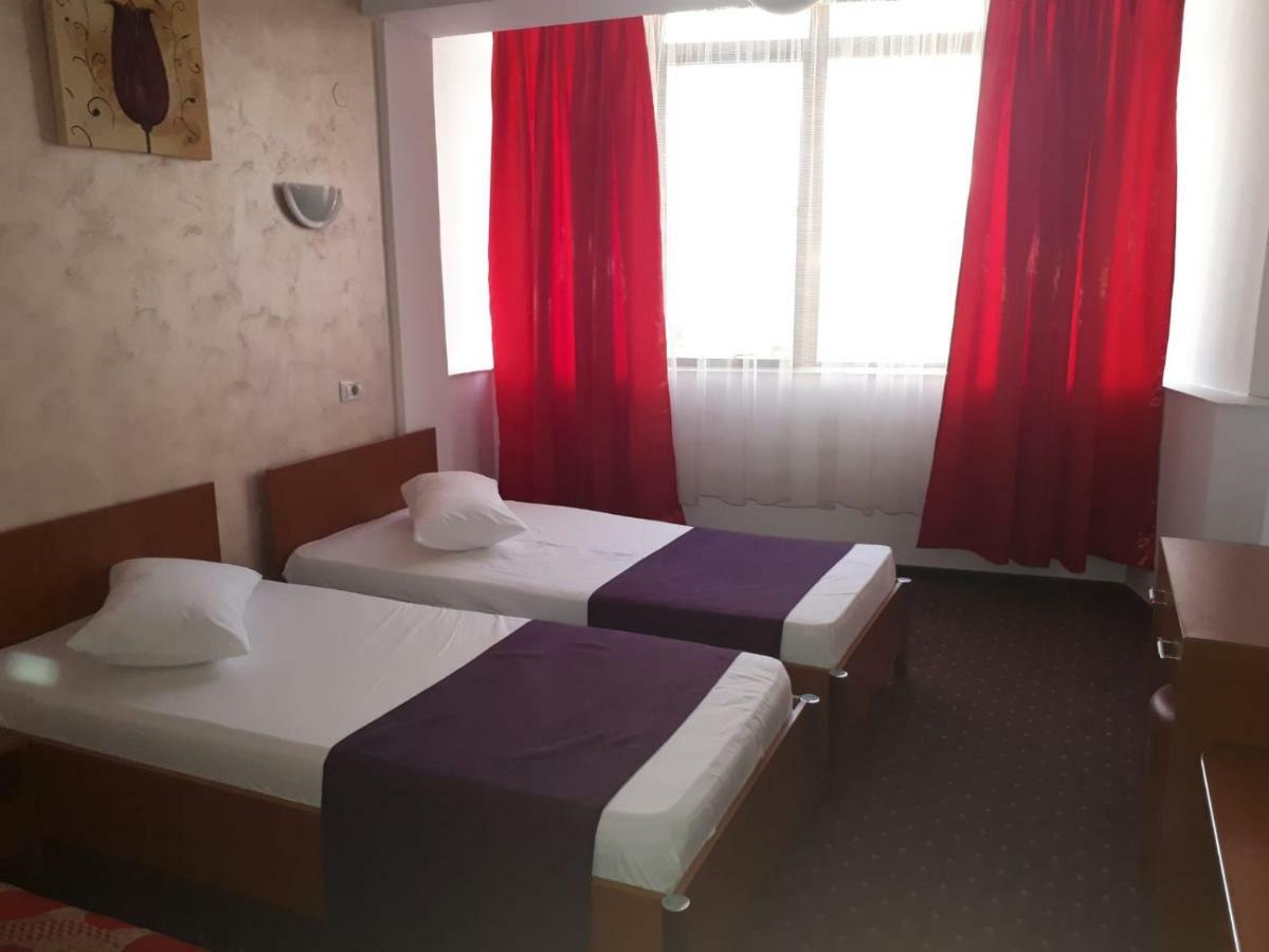 Hotel Flormang كرايوفا المظهر الخارجي الصورة
