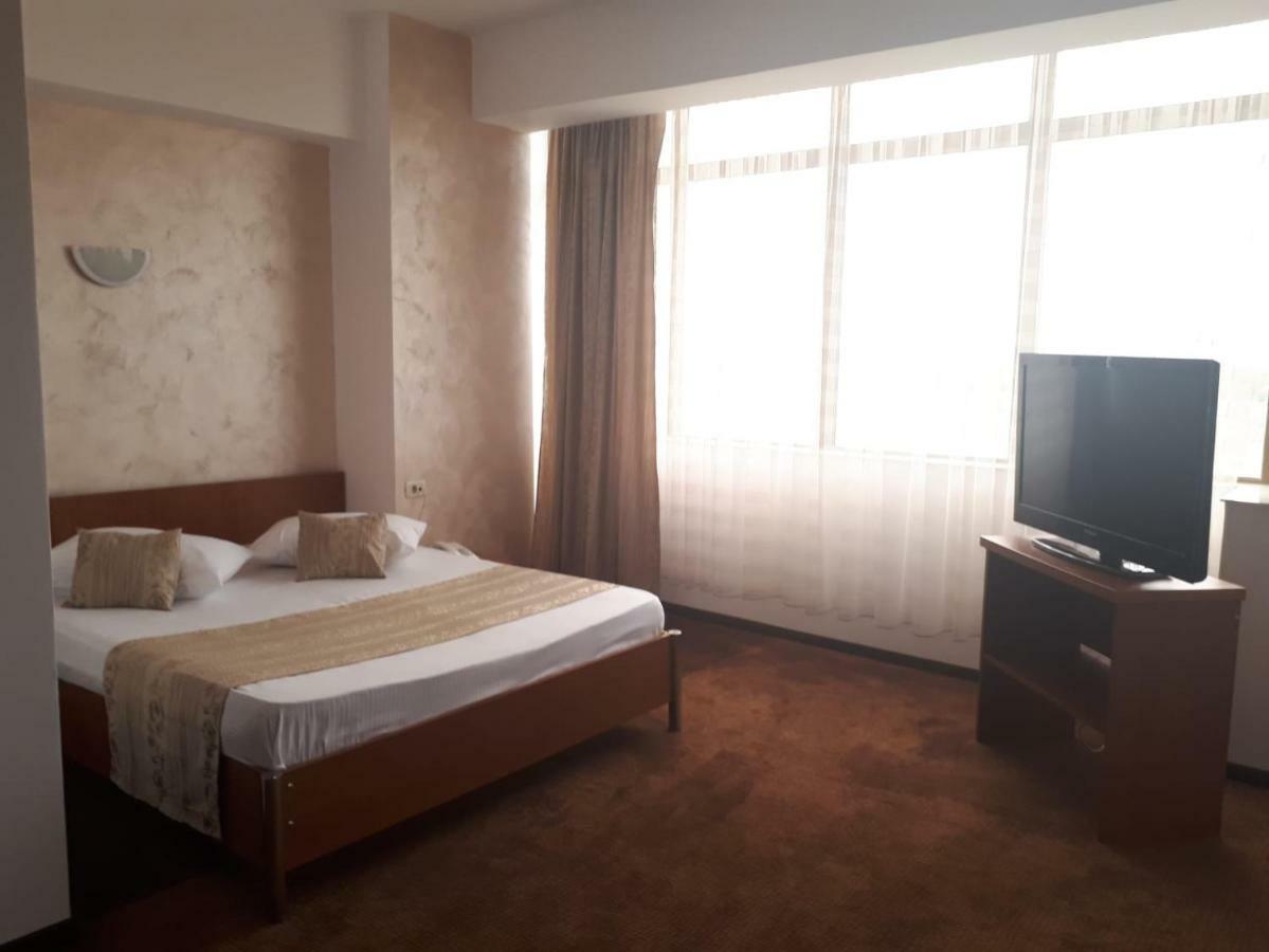 Hotel Flormang كرايوفا المظهر الخارجي الصورة