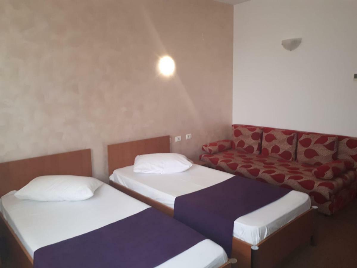 Hotel Flormang كرايوفا المظهر الخارجي الصورة