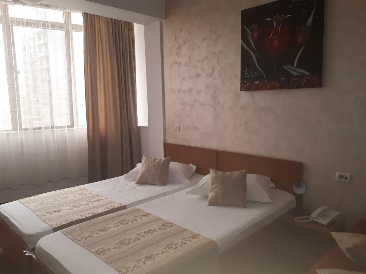 Hotel Flormang كرايوفا المظهر الخارجي الصورة
